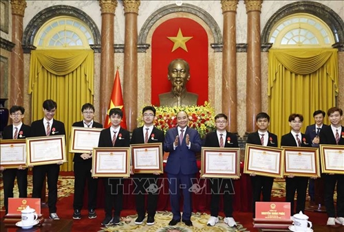 Chủ tịch nước Nguyễn Xuân Phúc: Những nhân tài trẻ Việt Nam phải chiếm lĩnh những đỉnh cao trí tuệ